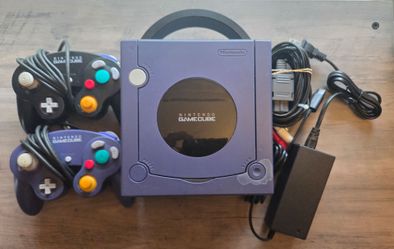 Nintendo GameCube Console Bundle 2 Controllers
