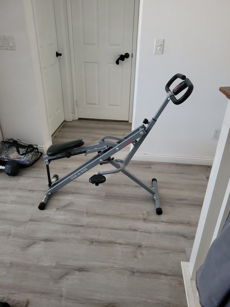 Squat-Glute-Legs--Exercise Machine