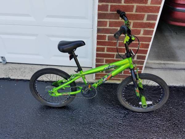 18" Mongoose Kids Green/Black Bicycle