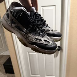 Jordan 11 snake skin low