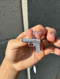Gun pendant