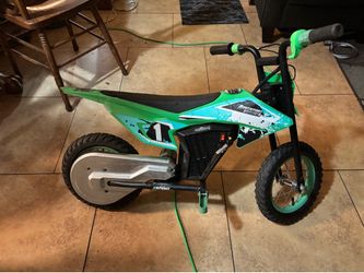 Little kids, electric dirtbike made by razor