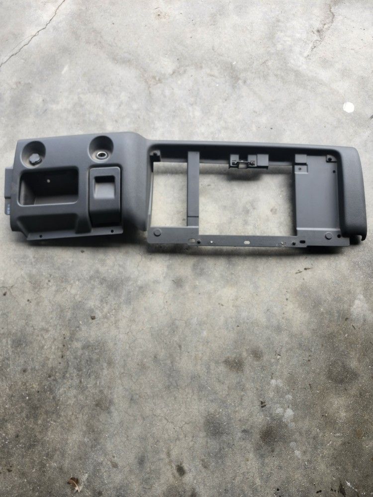 04 Silverado Glove Box Trim Assembly 