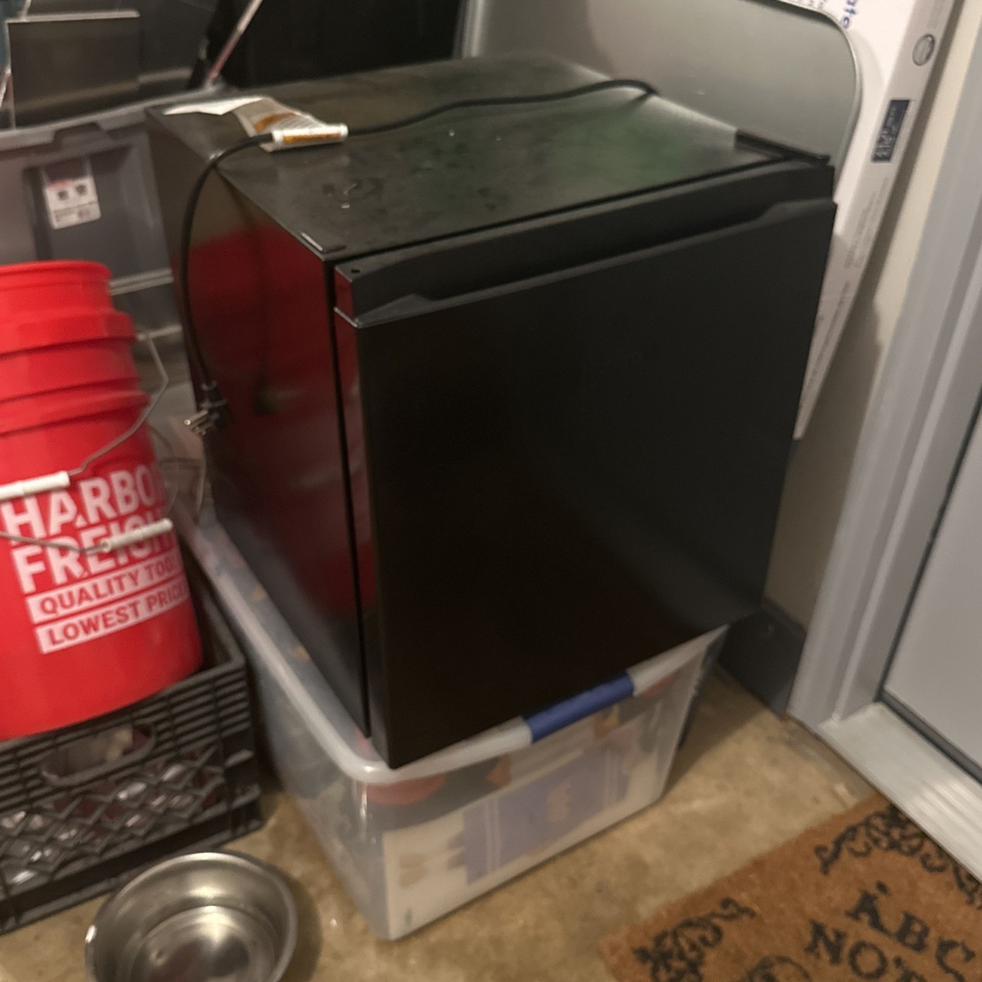 Hisense 1.6 Cu Ft Mini Fridge