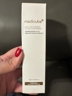 MEDICUBE Kojic Acid Turmeric Vitamin Gold Jelly Mist Serum