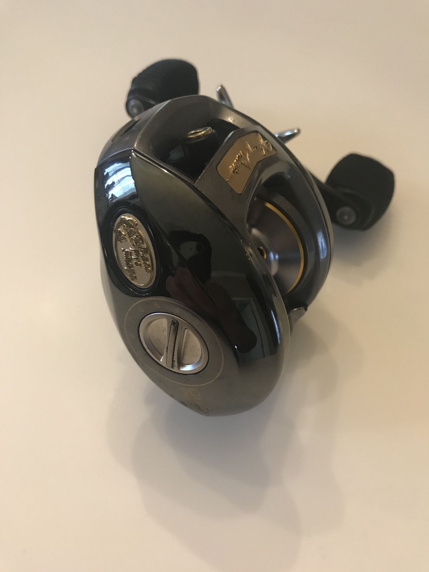 Bass Pro Shops Johnny Morris Signature Series baitcaster fishing reel for  Sale in Alvin, TX - OfferUp