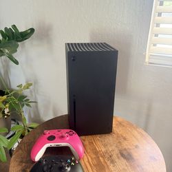 Xbox Series X – Excellent Condition – Works Perfect 2 Controllers