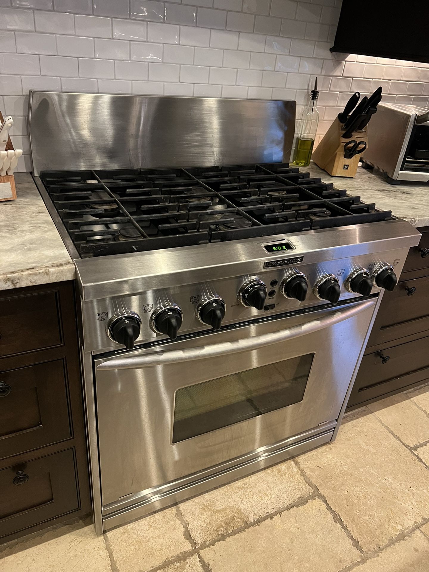 Commercial grade KitchenAid 6 Burner Stove KDRP467KSS