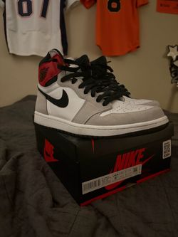 Air Jordan 1 Retro High OG "Light Smoke Grey