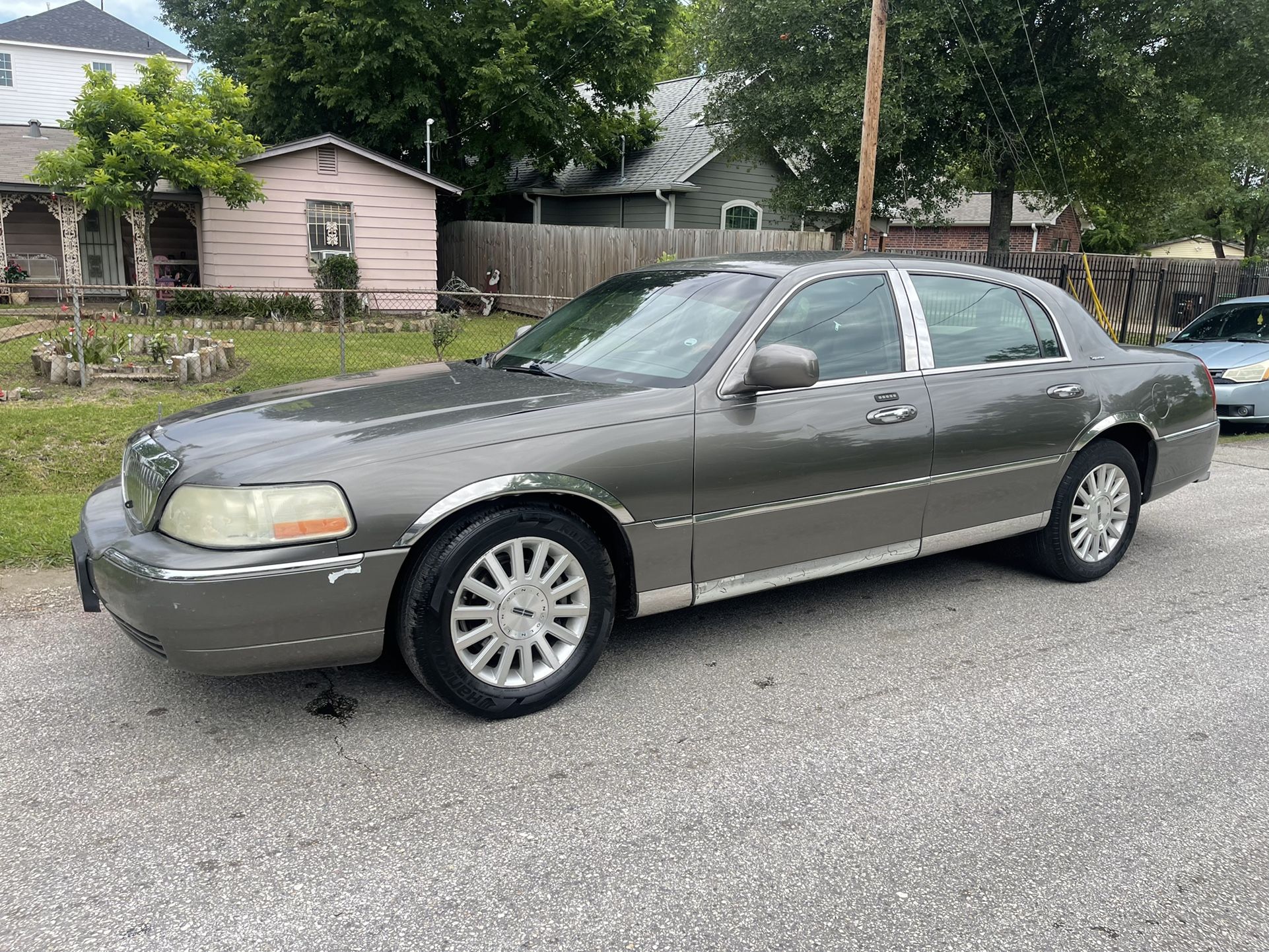 2004 Lincoln Town Car
