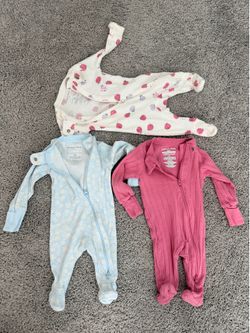 60+ Pcs Baby Girl Wardrobe Lot: Newborn - 3 Months. (Carter's, H&M, Gap, Members Mark)