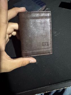 Tommy Hilfiger trifold leather wallet
