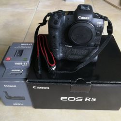 CANON EOS R5 like new 1A, battery grip, 3 batteries, book