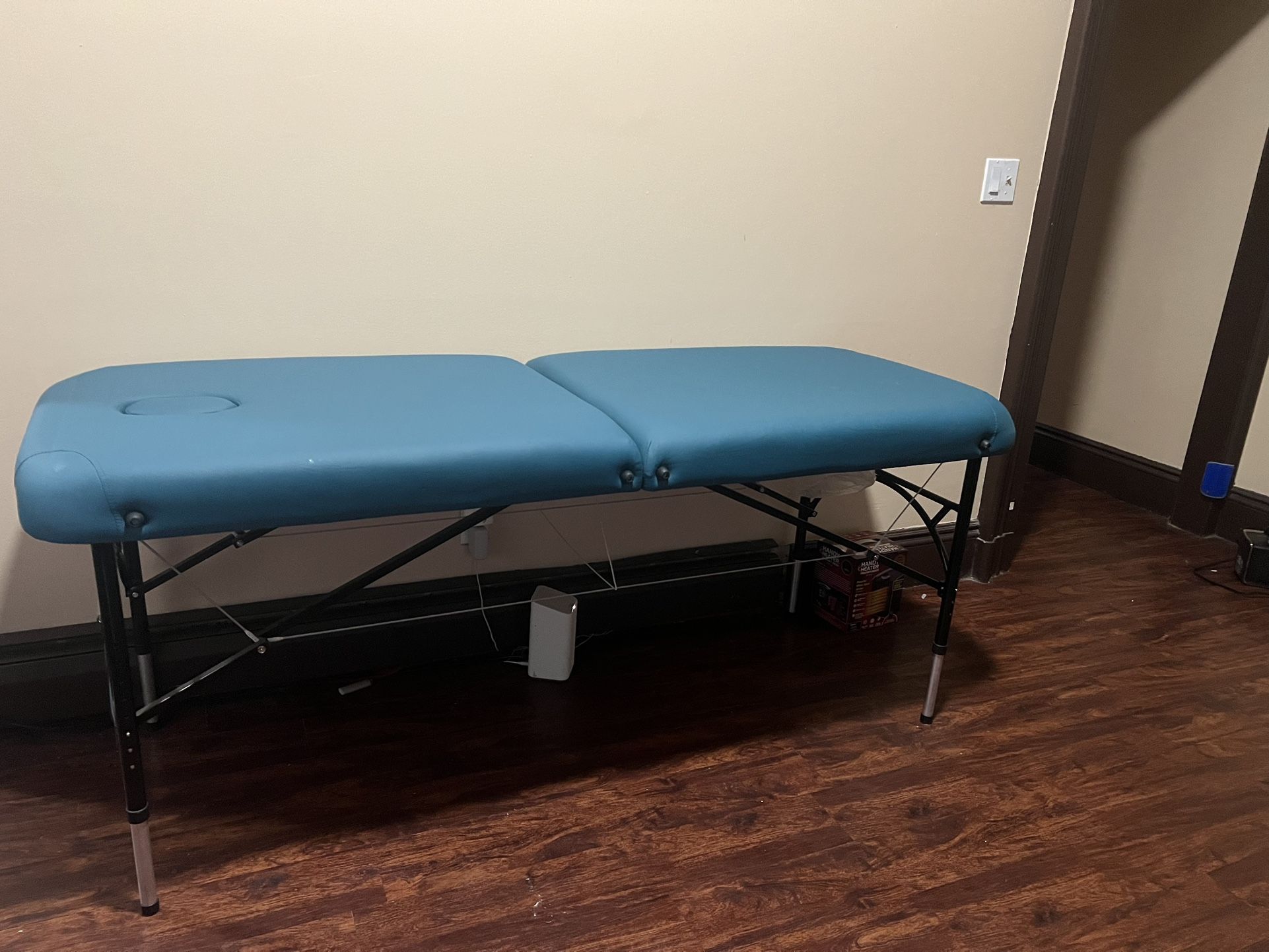 Portable And Foldable MassagingTable