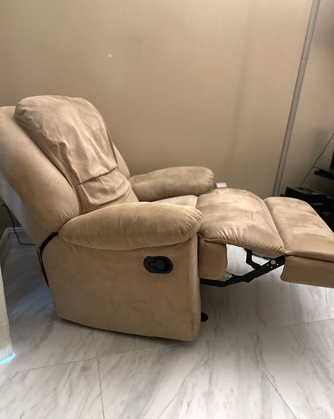 Urgent Sale👉 $40.00 .. Rocking Recliner chair... VERY comfortable. Good Condition