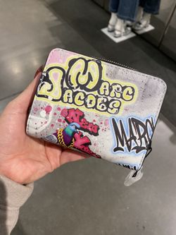 AUTHENTIC/NEW MARC JACOBS WALLET OUTLET EDITION