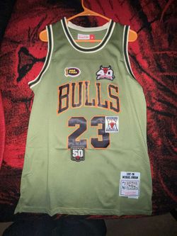Michael Jordan Jersey (Size M)
