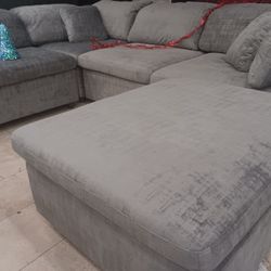 *Black Friday Now!!!*---Floating Lima Fabric Sectional Sofa W/Ottoman---Now $899!!!---Delivery/$10 Down Financing🫡