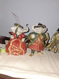 Elephant couple xmas statues