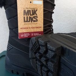 Mukluks  Ladies Cold Weather  Slip And Water Resistant Boots
