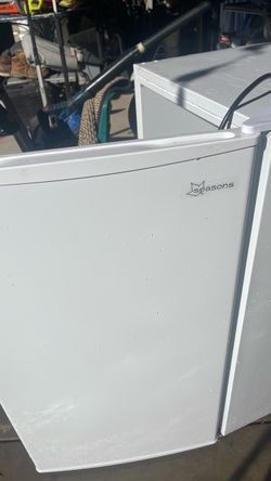 Mini-refrigerator semi-new