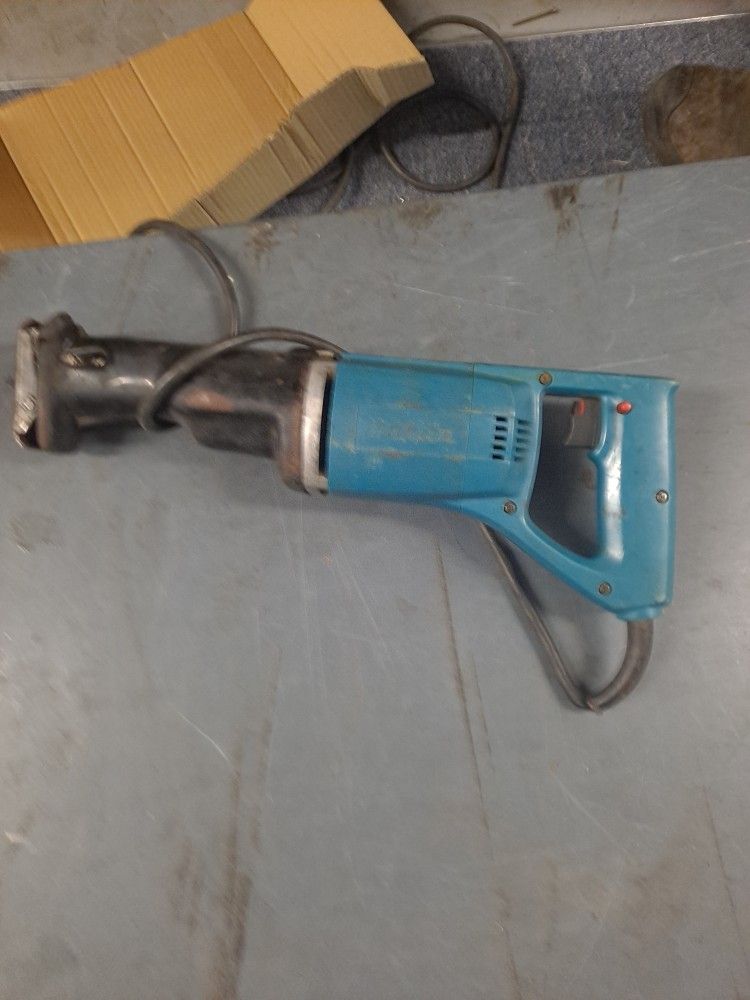 Saws All Plug In 30$also Have Case For It