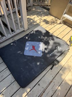 Metolius rock climbing crash pad