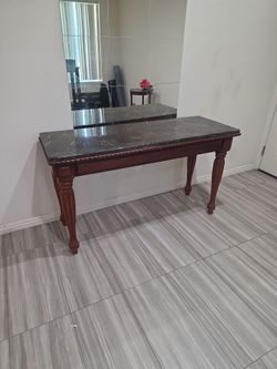 Elegant Entryway Console Table – Marble Top – Excellent Condition