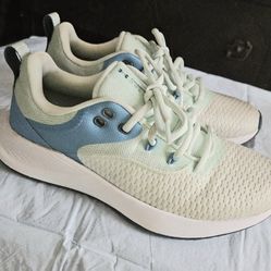 NEW WOMENS UNDERARMOR SNEAKERS