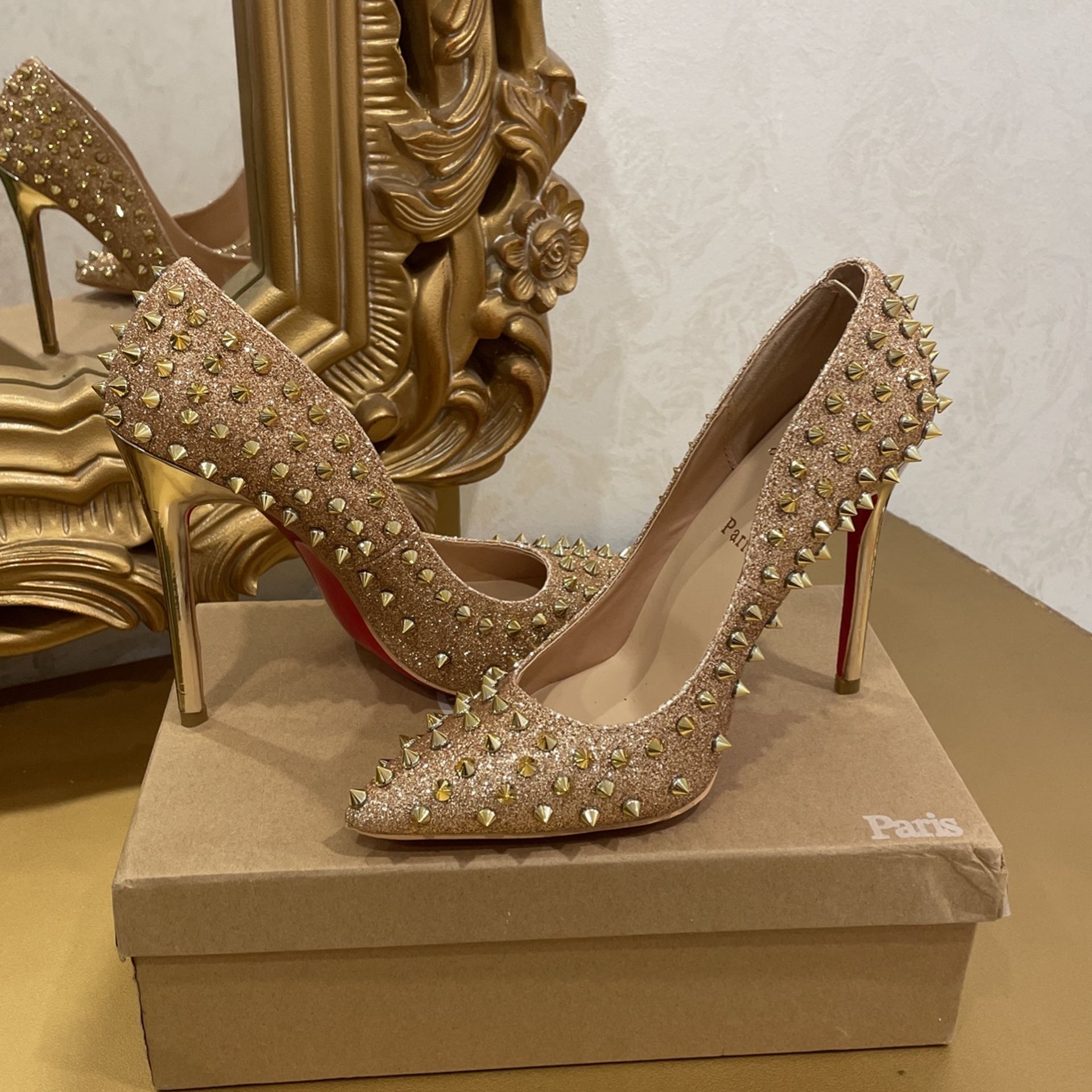 Elegant Heels With Red Bottom