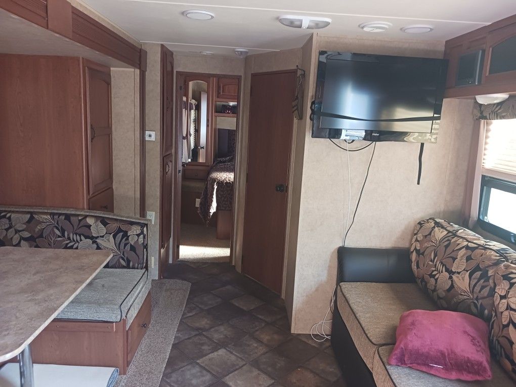 2013 rv 28ft 
Only calls (contact info removed) No texts o no Facebook texts $15,000