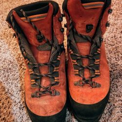 Lowa Mountaineer Boots 