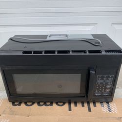 Magic Chef 1.6 cu. ft. Over the Range Microwave in Black For Sale $45.00