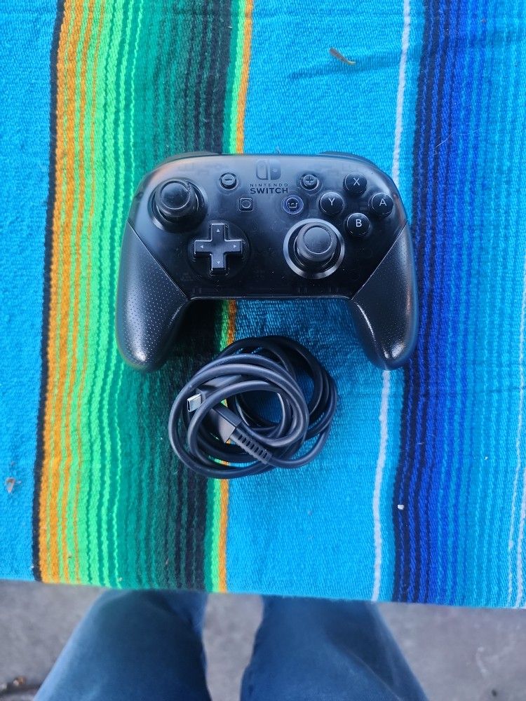 Nintendo Switch Pro Controller (With USB-C Charger) for Sale in Los ...