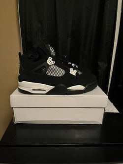 Jordan 4 White Thunders 9.5