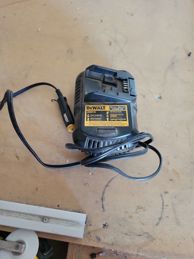 DeWalt DCB119 Charger