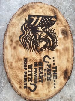 Engraved flagged horse deign