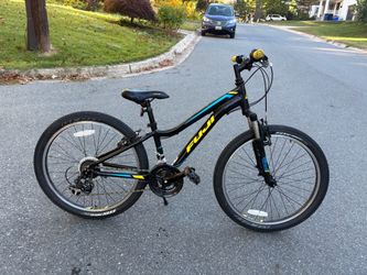 Like New Fuji Dynamite 24" Mountian Bike!