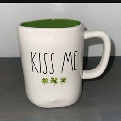Rae Dunn “KISS ME ☘️ ☘️ ☘️” White Mug With Green Inside