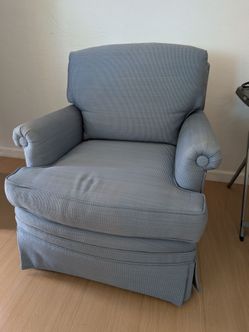 Blue love seat accent chair 💙
