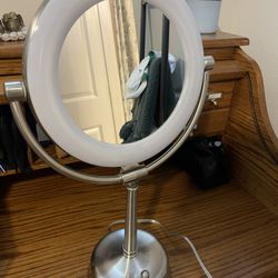 Lighted Folding Magnifying Vanity Table Mirror