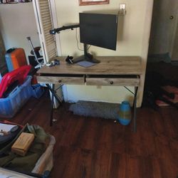 Computer/Work Desk With Drawers 