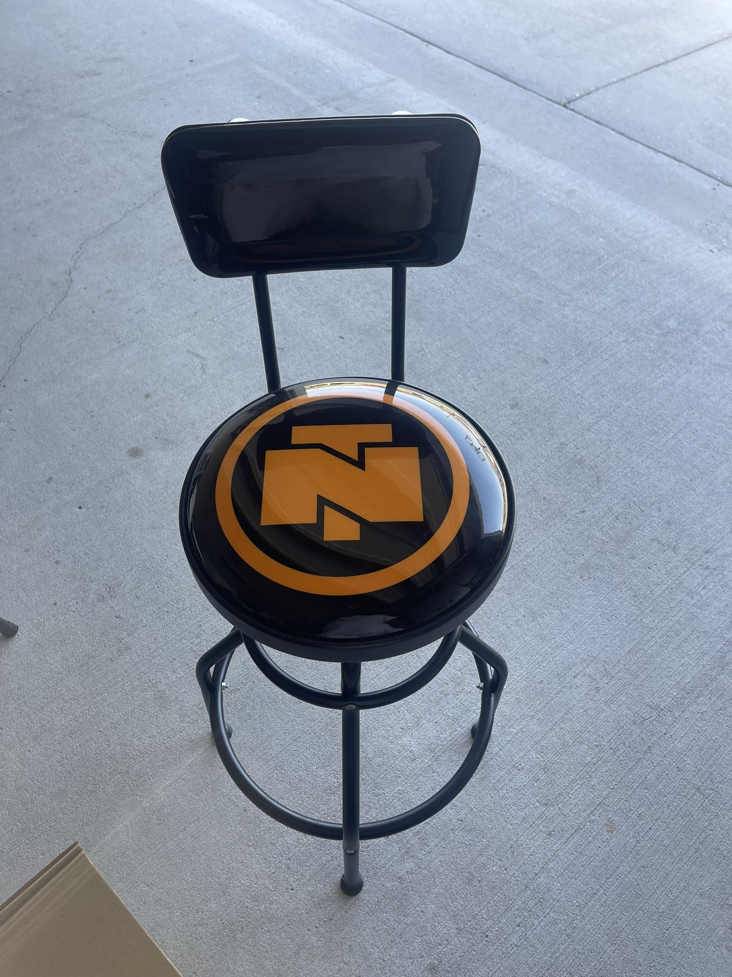 Northern Tool Shop Chair. (Doesn’t Lift)