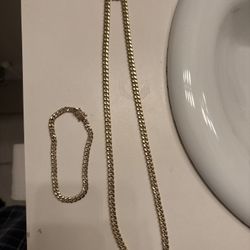 14 Karat Gold Necklace An 10 Karat Gold Bracelet 