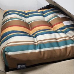 Indoor / Outdoor 19” X 19” X  5” No Ties Was