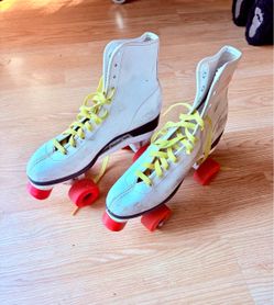 VINTAGE AUTHENTIC ROLLER DERBY ADULT WHITE LEATHER ROLLER SKATES