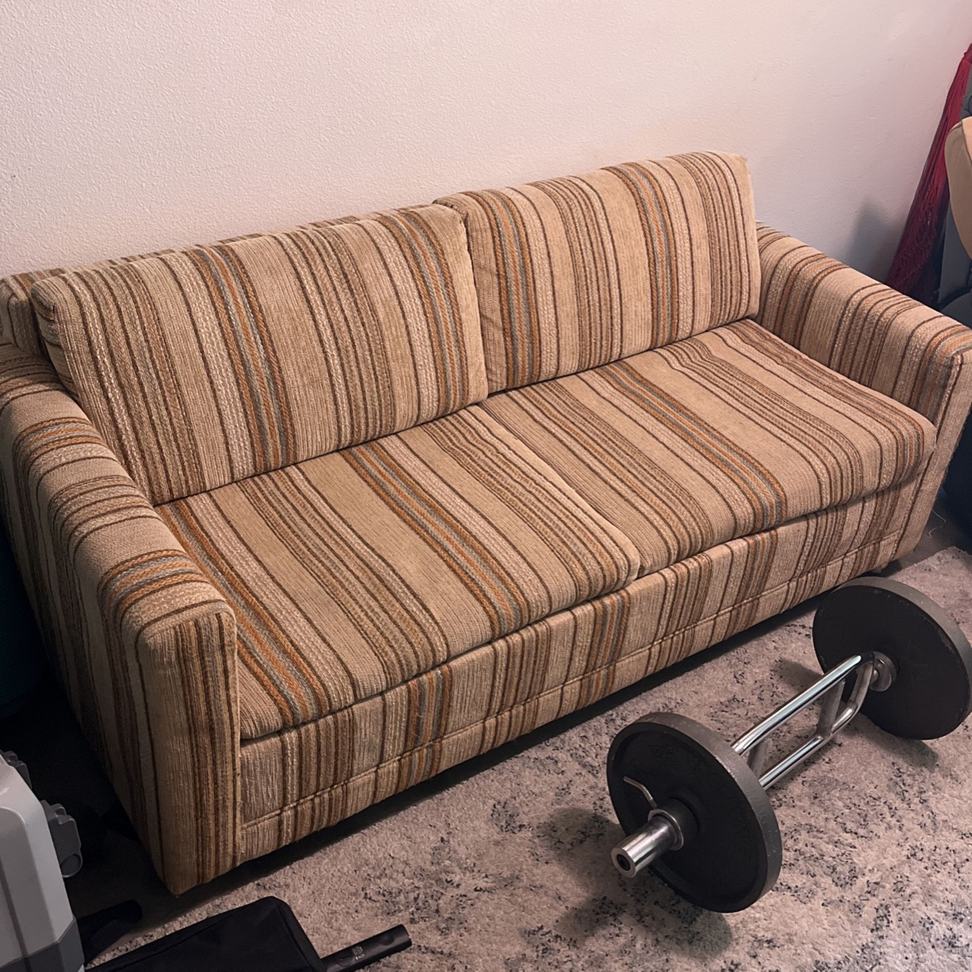 Clean Retro Couch / Pull Out Bed 