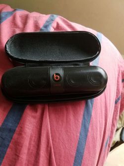 Beats Pill ( bluethooth Speaker )