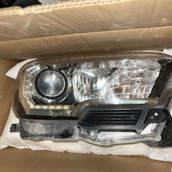 Toyota Tacoma 2020 Headlight 