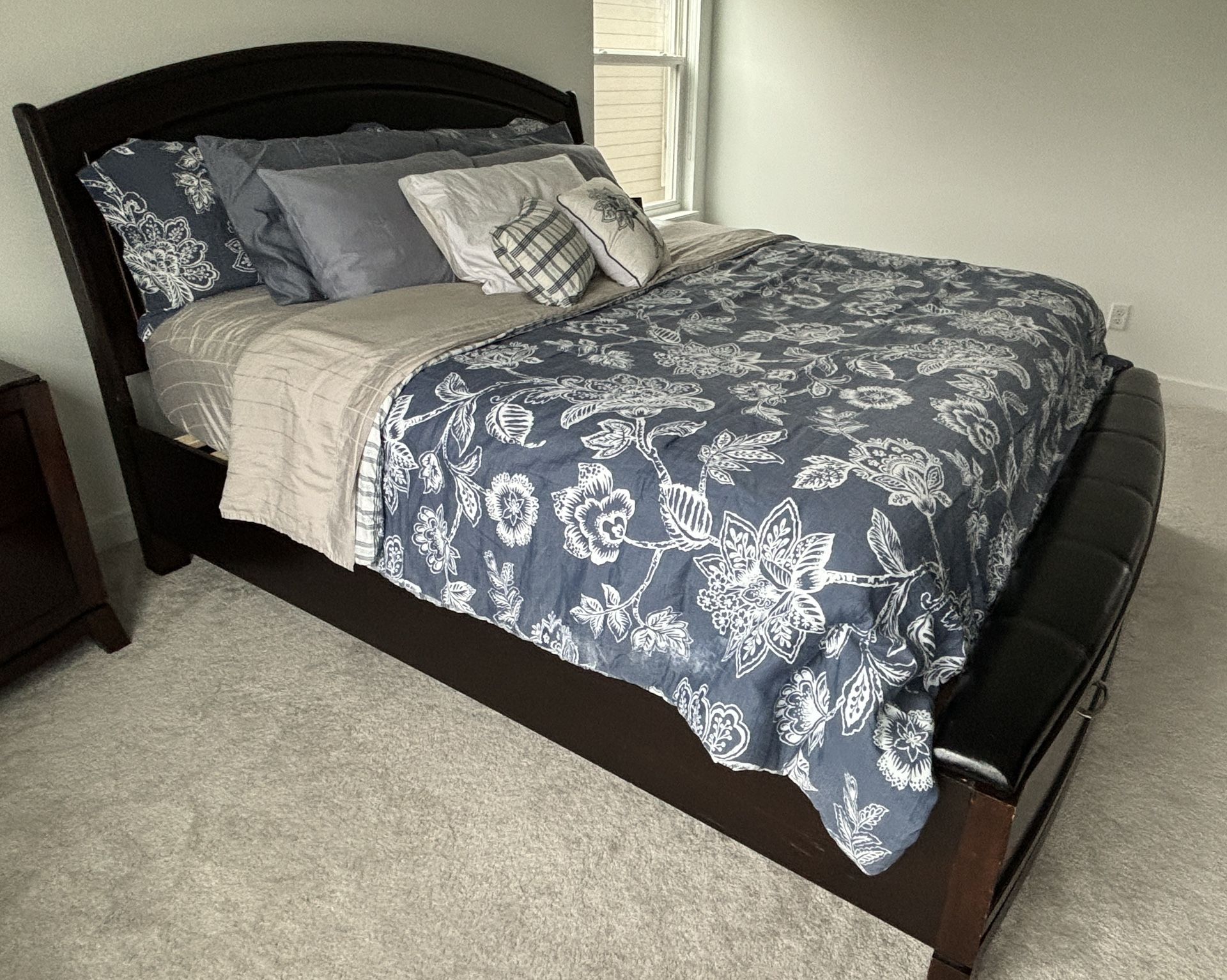 King bedroom Suite - $600